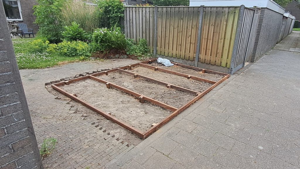 Buiten sauna fundering hardhout